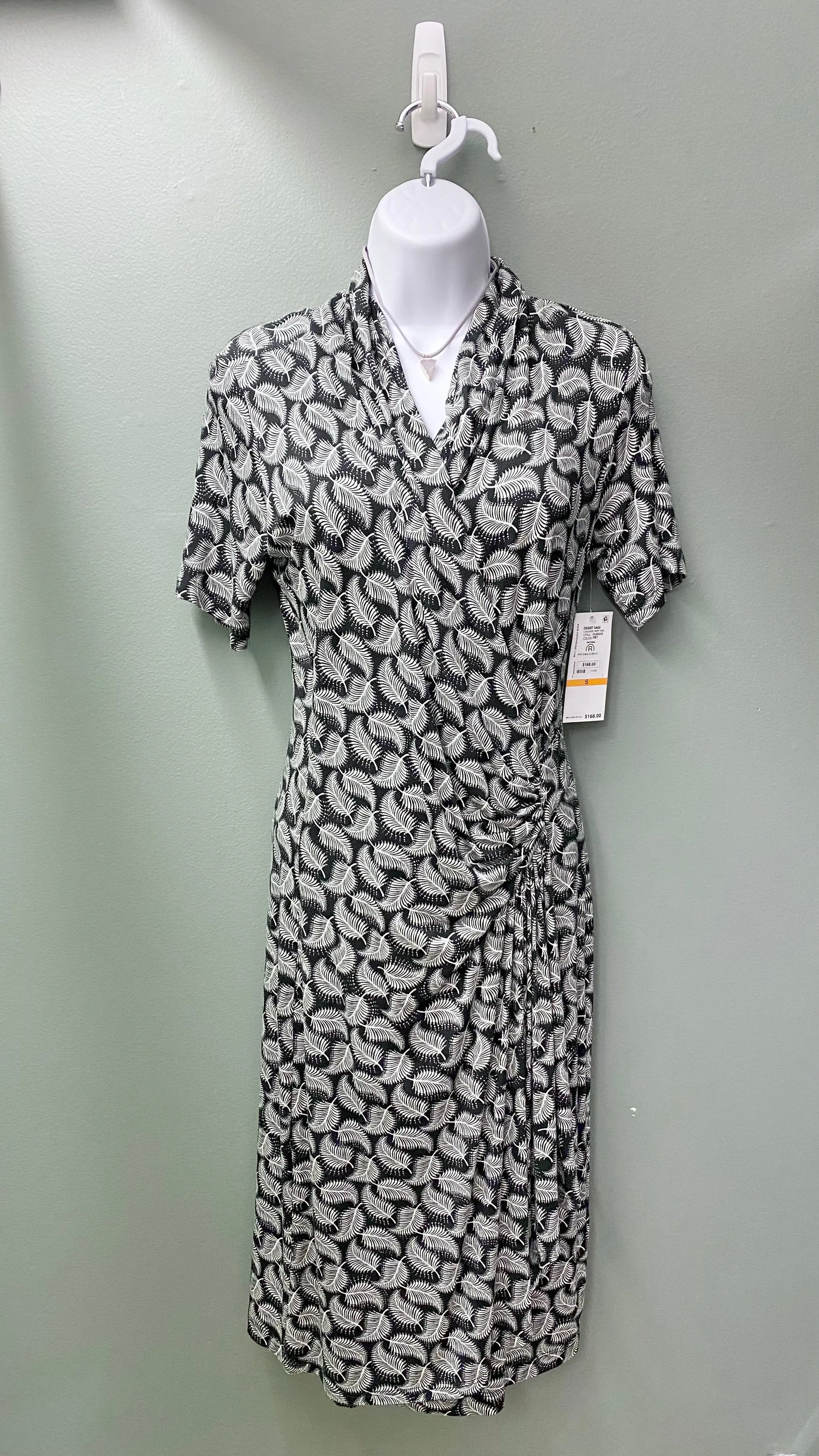 * Karen Kane Black and White Leaf Pattern Dress