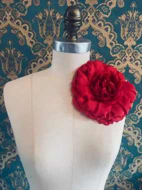 Femmina Flower Brooch