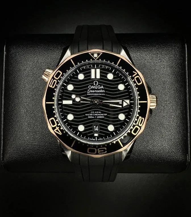 Omega Seamaster Diver 300M 42 mm, steel ‑ Sedna™ gold on rubber strap 210.22.42.20.01.002